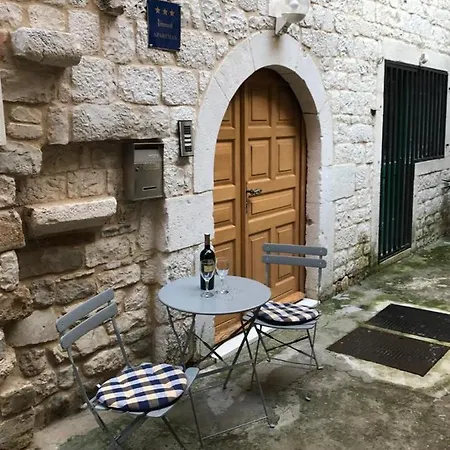 Old Town With Free Parking شقة تروغير