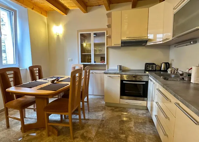 Old Town - Free Parking Trogir